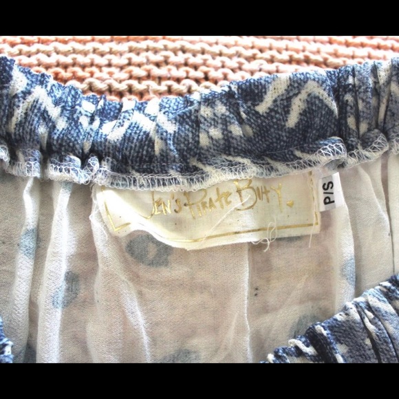 Jen’s Pirate Booty top - Picture 4 of 4